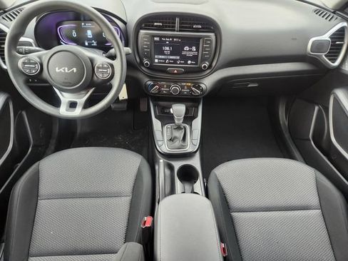 Certified 2025 Kia Soul LX w/ LX Technology Package FWD image 25