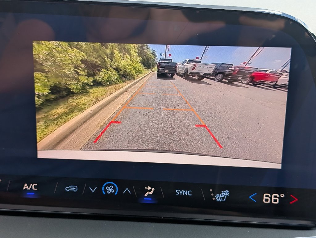 New 2027 Chevrolet Traverse LT FWD image 19