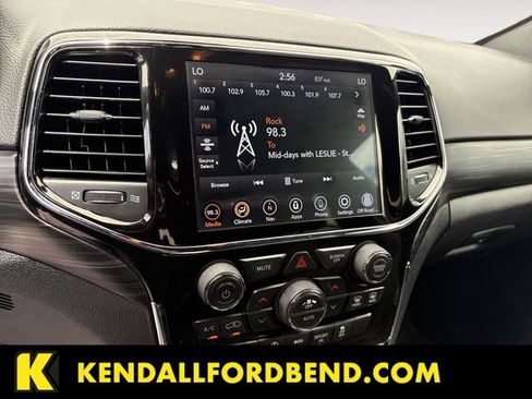 Used 2020 Jeep Grand Cherokee Laredo AWD/4WD image 15