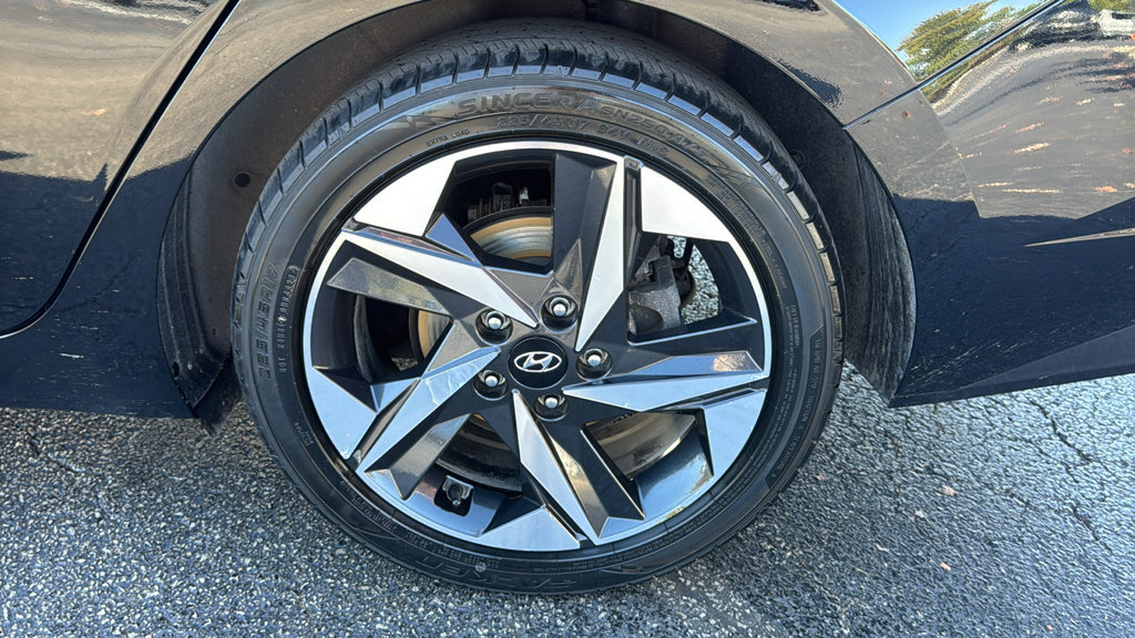 Used 2021 Hyundai Elantra Limited w/ Cargo Package FWD image 10