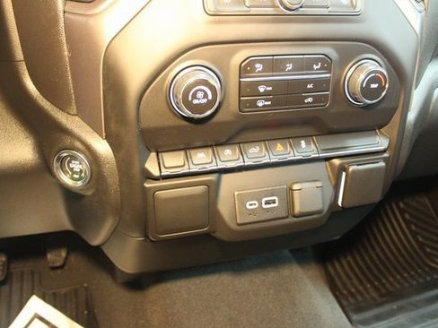 Used 2023 Chevrolet Silverado 1500 Custom image 18