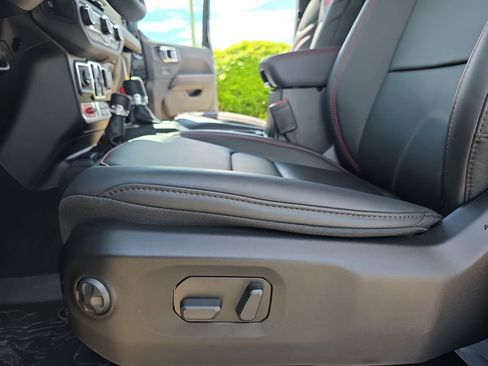 New 2026 Jeep Wrangler Unlimited Rubicon AWD/4WD image 28