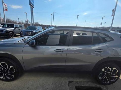 Used 2025 Chevrolet Trax ACTIV w/ Driver Confidence Package image 5