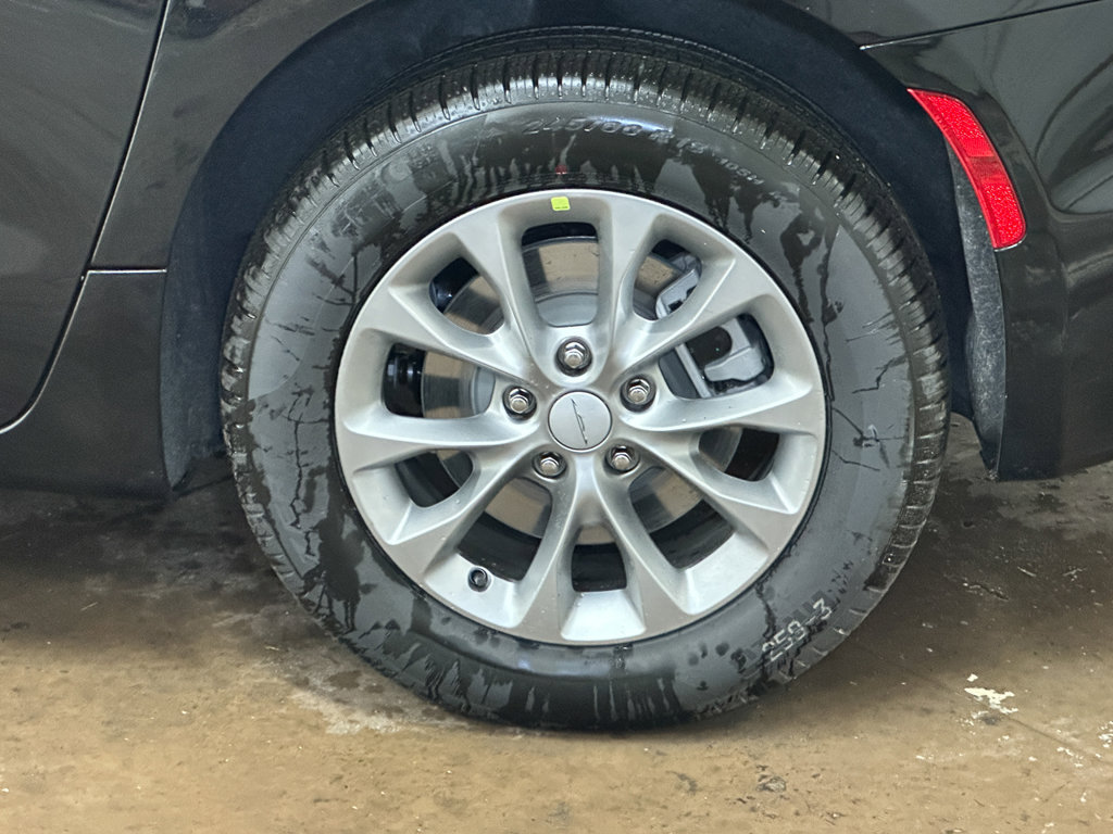 New 2027 Chrysler Pacifica Select AWD/4WD image 42