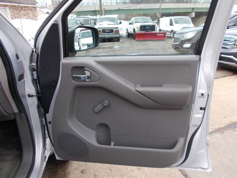 Used 2011 Nissan Frontier S image 16
