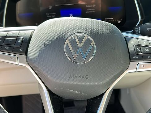 Used 2023 Volkswagen Jetta SE w/ Panoramic Sunroof Package FWD image 12