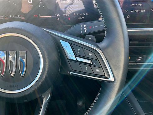 Used 2025 Buick Envision Preferred image 27