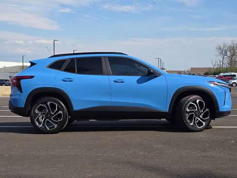 Used 2024 Chevrolet Trax RS w/ Sunroof Package FWD image 21