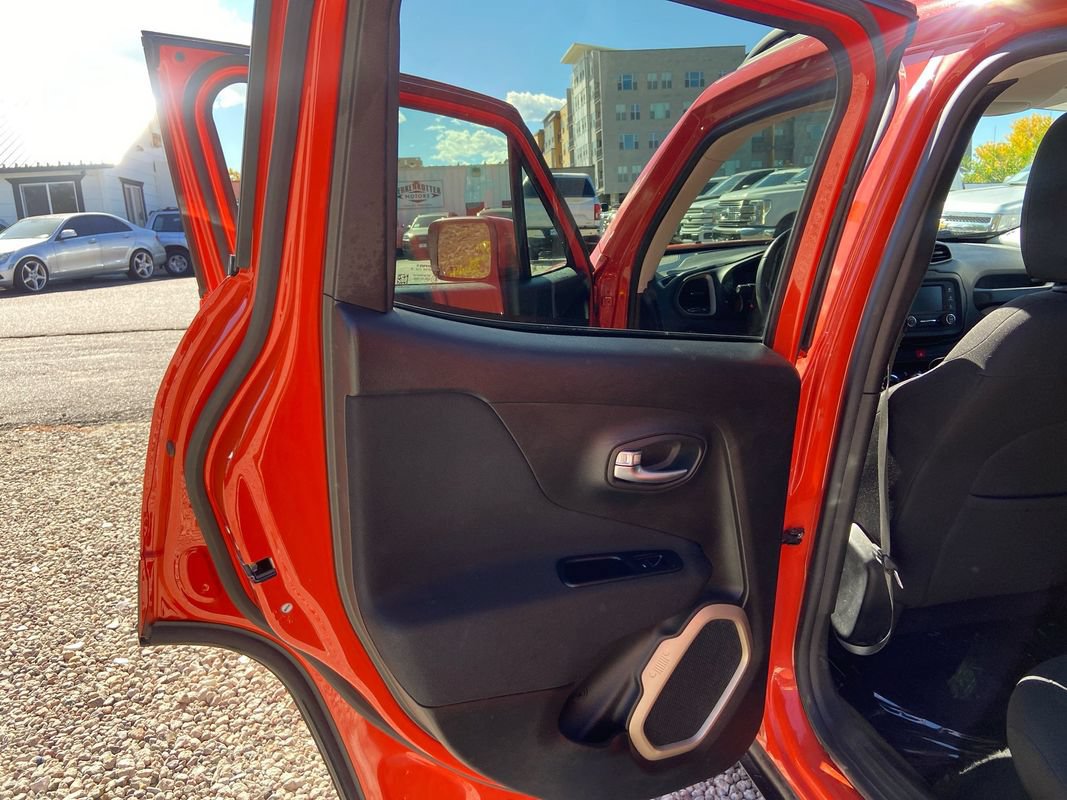 Used 2016 Jeep Renegade Latitude w/ Popular Equipment Group AWD/4WD image 23