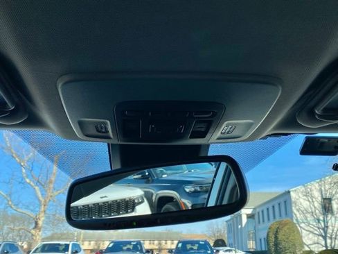 Used 2021 Toyota Camry XLE w/ Cold Weather Package image 38