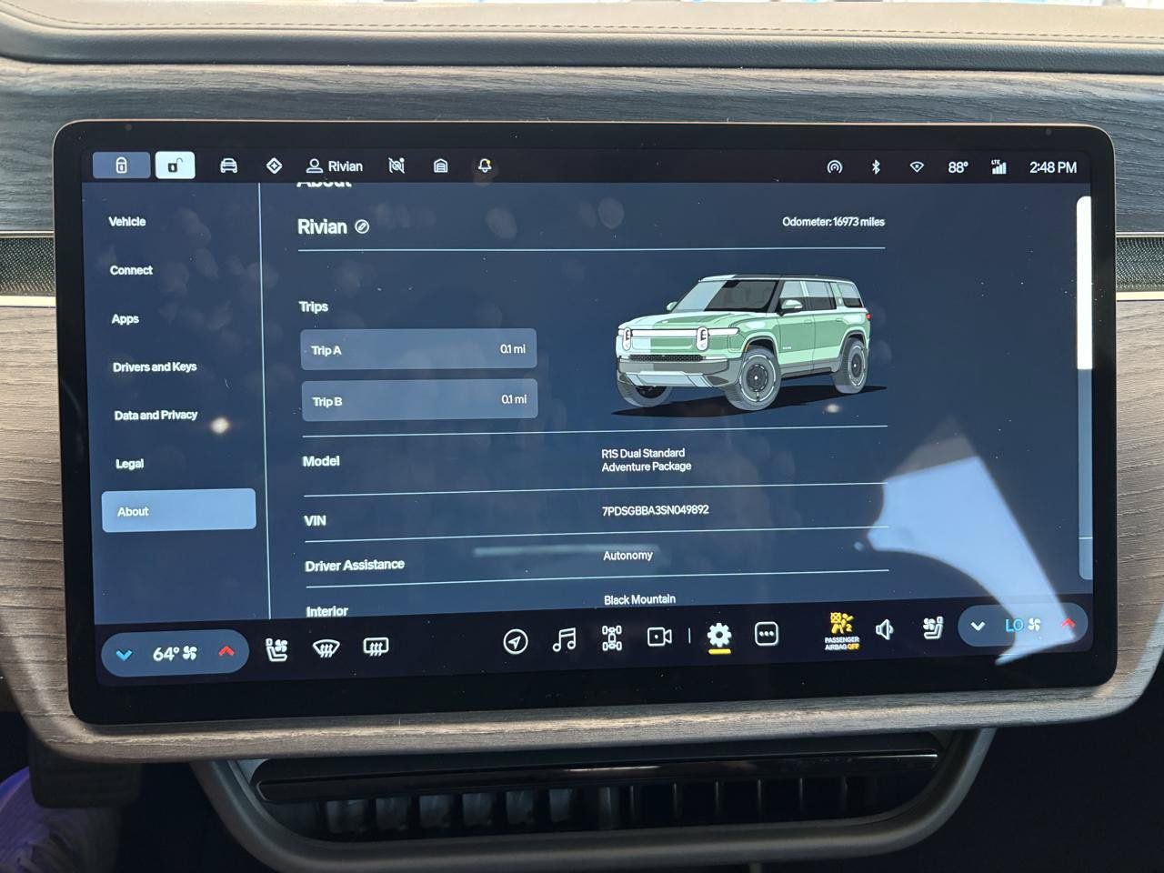 Used 2025 Rivian R1S Adventure Dual AWD/4WD image 20