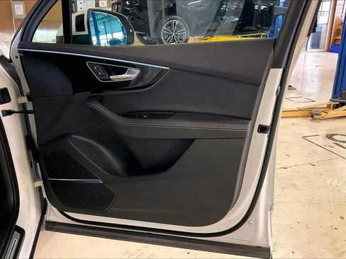 Used 2025 Audi Q7 3.0T Premium Plus image 21