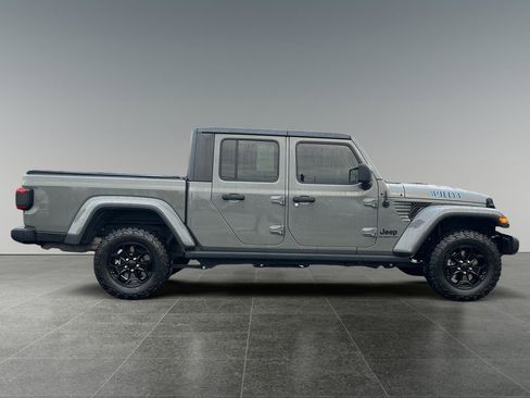 Used 2021 Jeep Gladiator Willys image 8