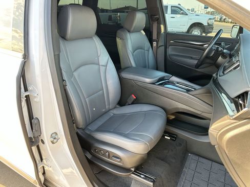 Used 2024 Buick Enclave Premium image 25