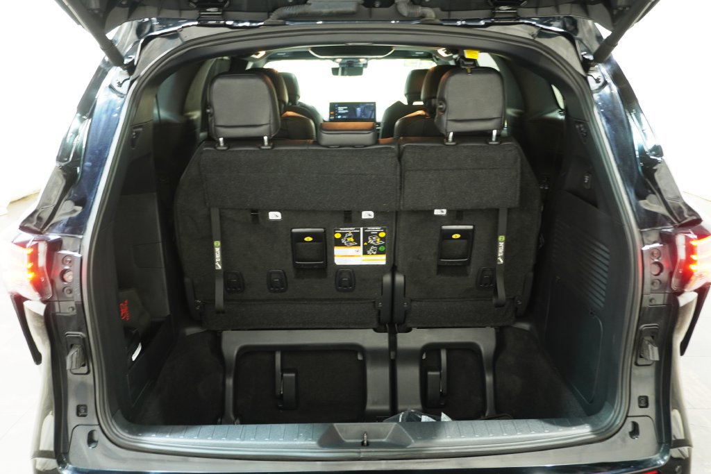 Used 2025 Toyota Sienna Platinum AWD/4WD image 7