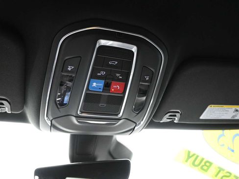 Used 2023 Jeep Wagoneer L Series III w/ Preferred Equipment Group image 26