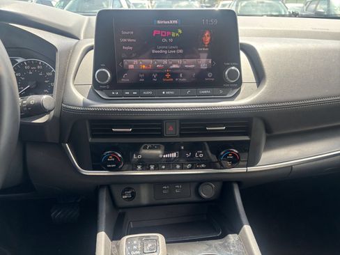 Used 2025 Nissan Rogue SV AWD/4WD image 17