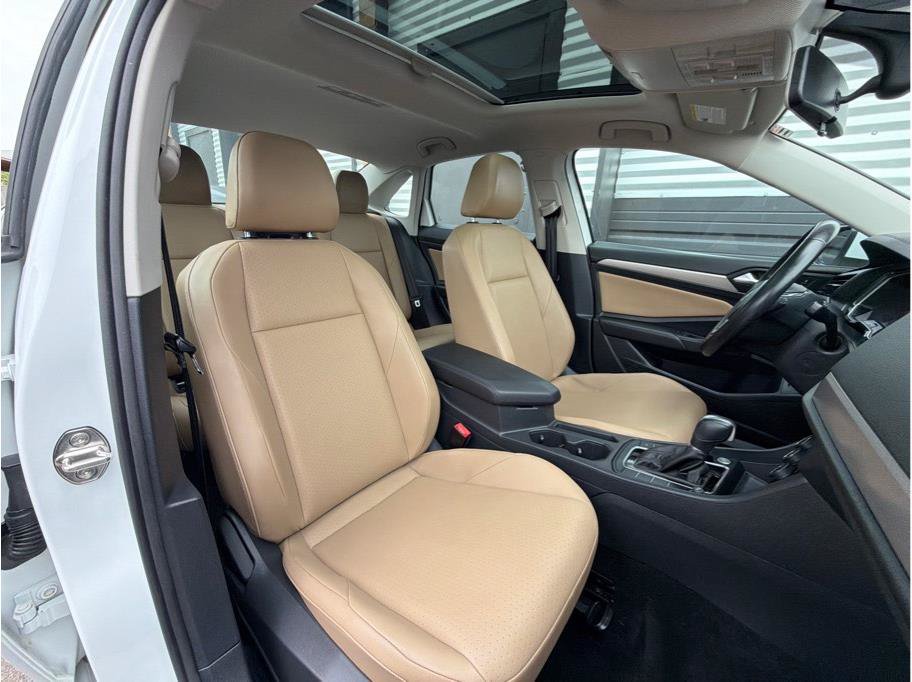 Used 2019 Volkswagen Jetta SE FWD image 4