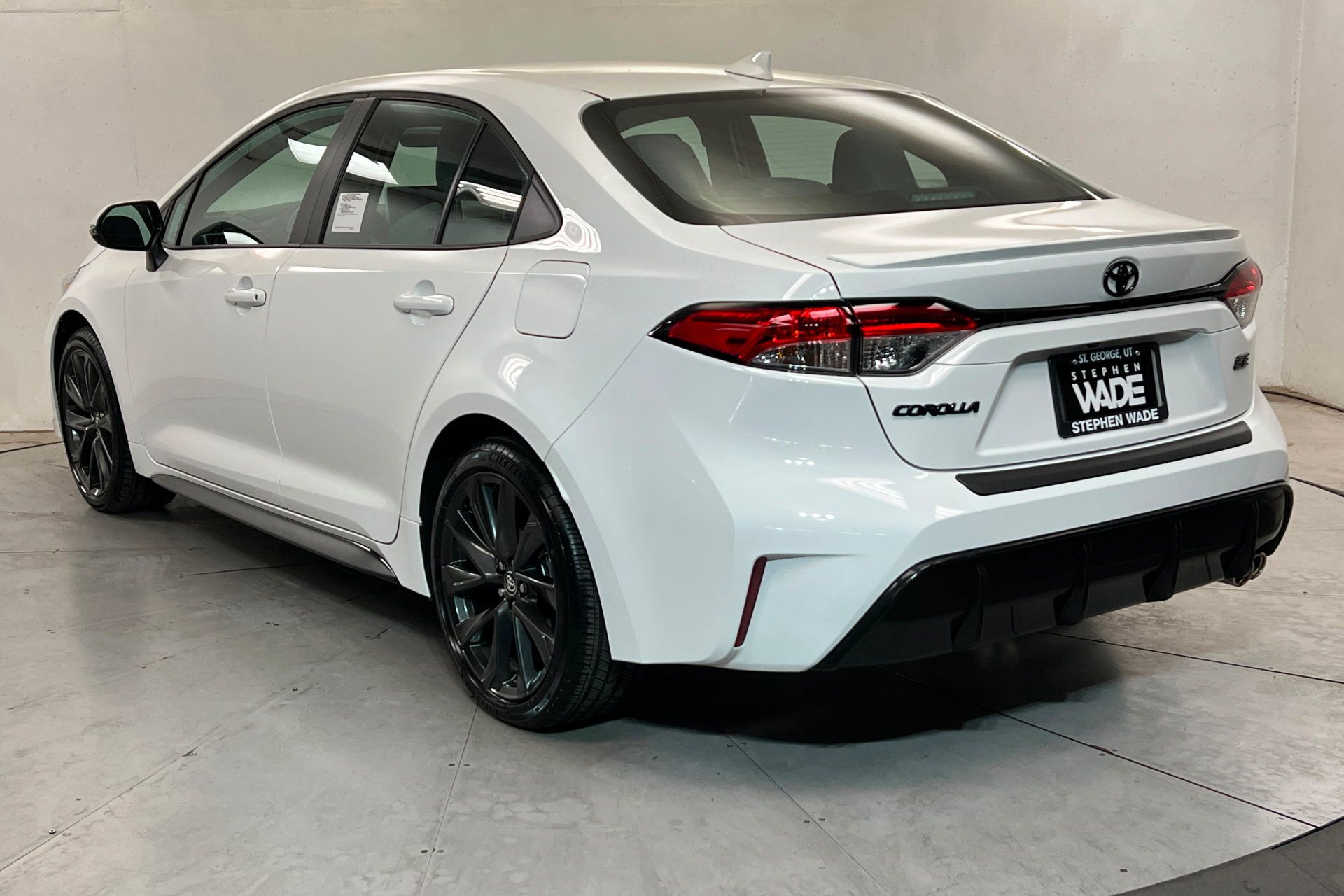 Certified 2026 Toyota Corolla SE w/ SE Package FWD image 3