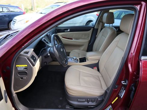 Used 2012 Hyundai Genesis 3.8 w/ Premium Pkg image 9