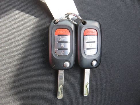 Used 2016 smart fortwo passion RWD image 21