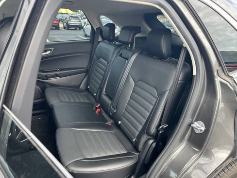 Used 2017 Ford Edge SEL w/ Equipment Group 201A AWD/4WD image 22