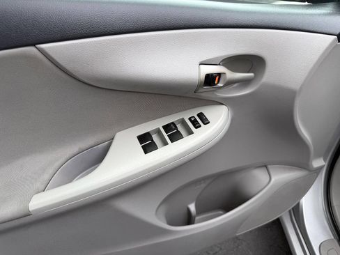 Used 2012 Toyota Corolla LE FWD image 5