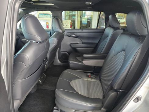 Used 2024 Toyota Highlander XSE image 39