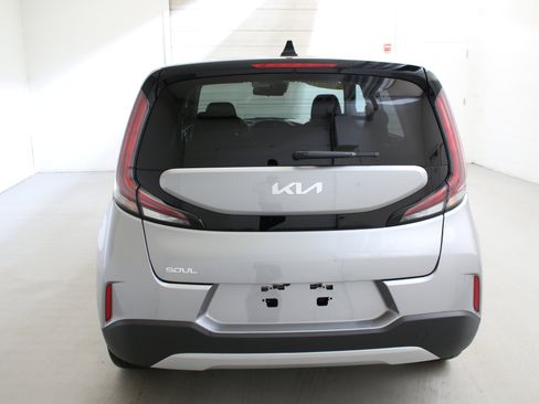 Used 2023 Kia Soul LX w/ LX Technology Package FWD image 8