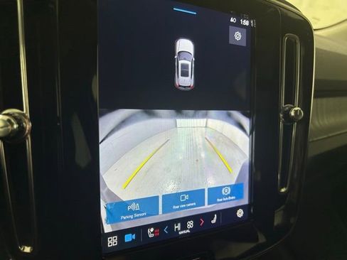 Used 2025 Volvo XC40 B5 Core image 16