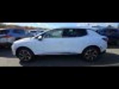 Used 2025 Chevrolet Equinox EV LT image 3