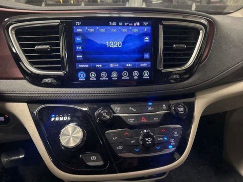 Certified 2017 Chrysler Pacifica Limited w/ Advanced Safetytec Group image 12