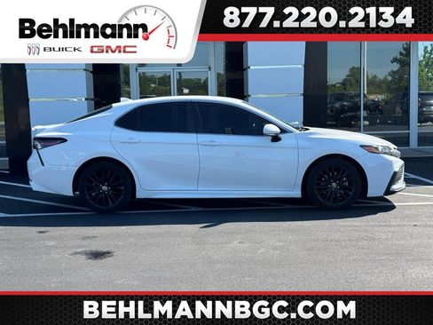 Used 2023 Toyota Camry SE FWD image 1