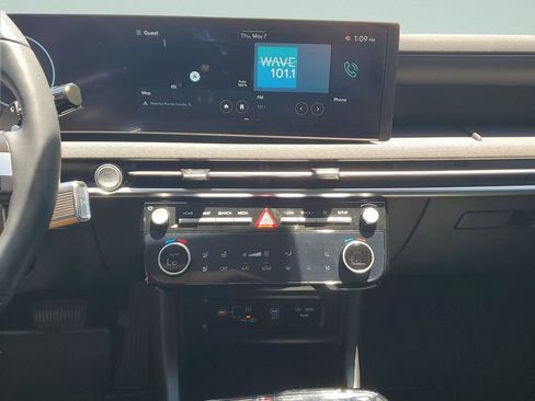 Certified 2025 Hyundai Tucson Limited FWD image 18