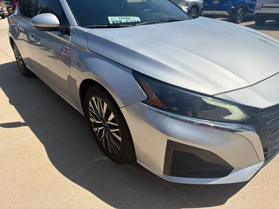 Used 2023 Nissan Altima 2.5 SV