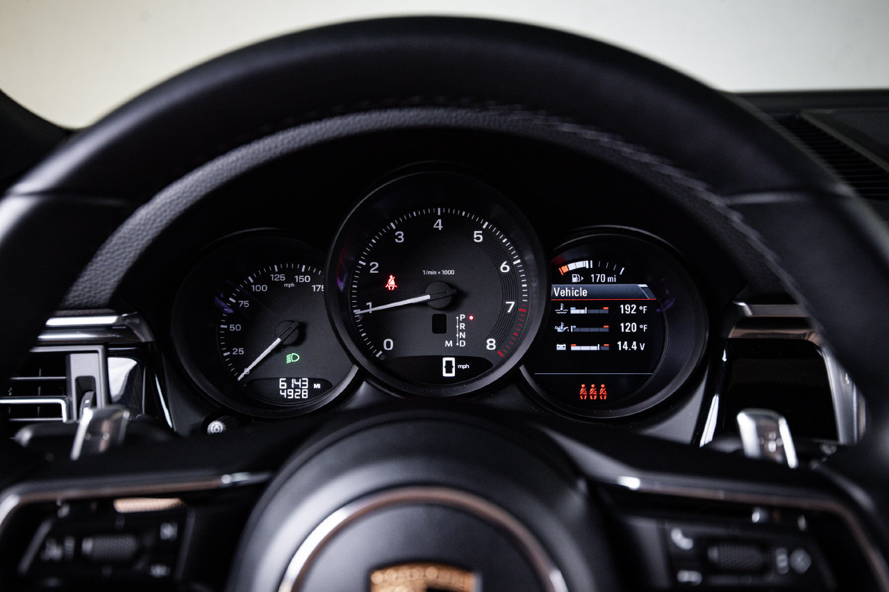 Certified 2026 Porsche Macan AWD/4WD image 15