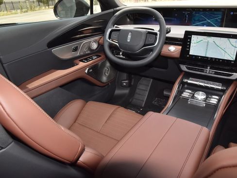 New 2026 Lincoln Nautilus Reserve AWD/4WD image 15