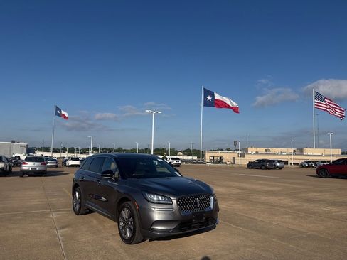 Used 2022 Lincoln Corsair Reserve w/ Elements Package FWD image 2