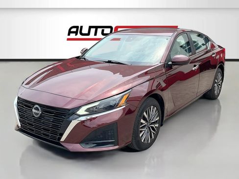Used 2023 Nissan Altima 2.5 SV AWD/4WD image 3