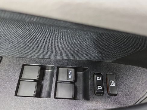 Used 2015 Toyota Corolla LE image 28