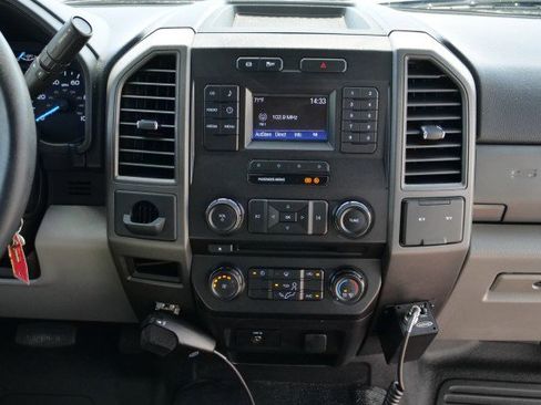 Used 2017 Ford F550 2WD Regular Cab Super Duty image 19
