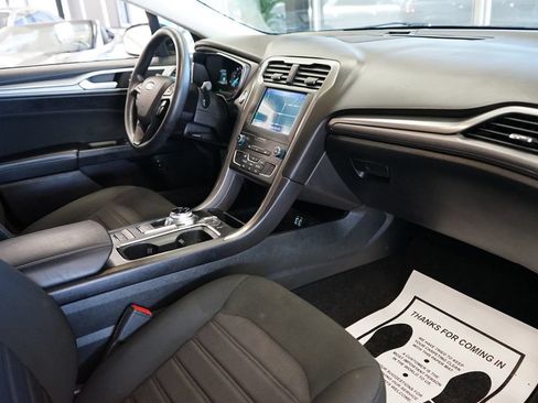 Used 2020 Ford Fusion SE FWD image 39