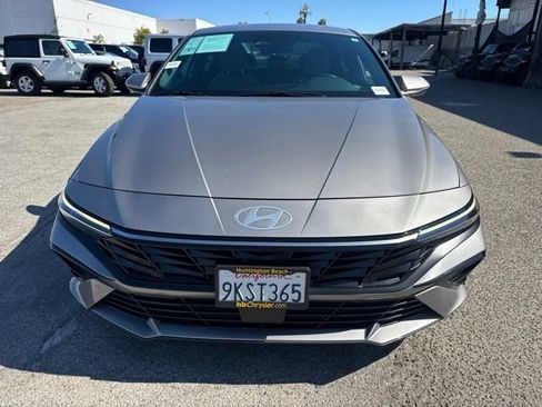 Used 2024 Hyundai Elantra Limited FWD image 2