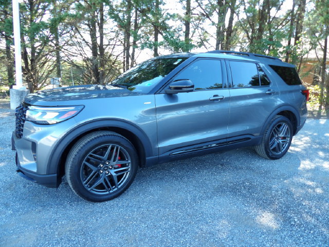 Used 2025 Ford Explorer ST-Line w/ ST-Line Street Pack AWD/4WD image 1