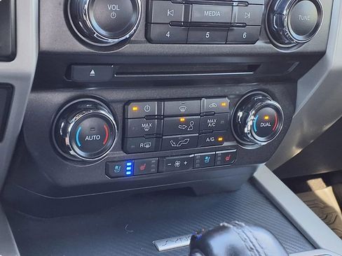 Used 2018 Ford F150 Lariat image 14