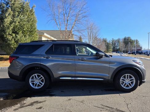 Used 2025 Ford Explorer Active image 12