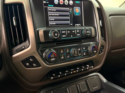 Used 2019 GMC Sierra 2500 Denali w/ Duramax Plus Package AWD/4WD image 54