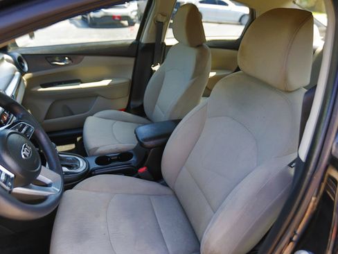 Used 2020 Kia Forte LXS FWD image 5