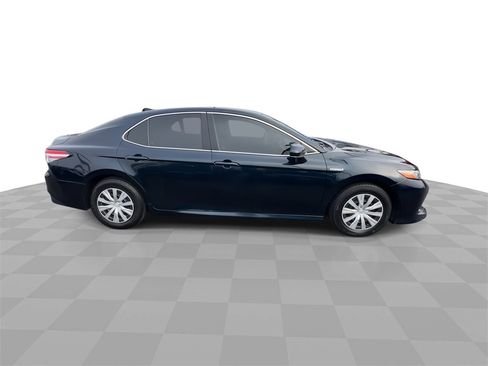 Used 2020 Toyota Camry LE image 9