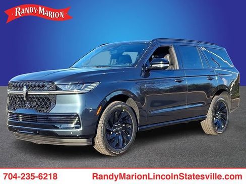 New 2025 Lincoln Navigator Reserve w/ Jet Appearance Package image 1